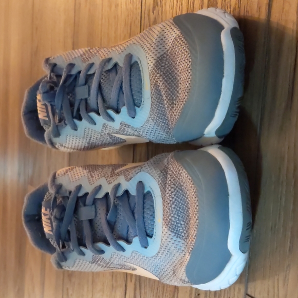 women's Nike flex experience run 4 size 10 running shoes - Picture 2 of 4